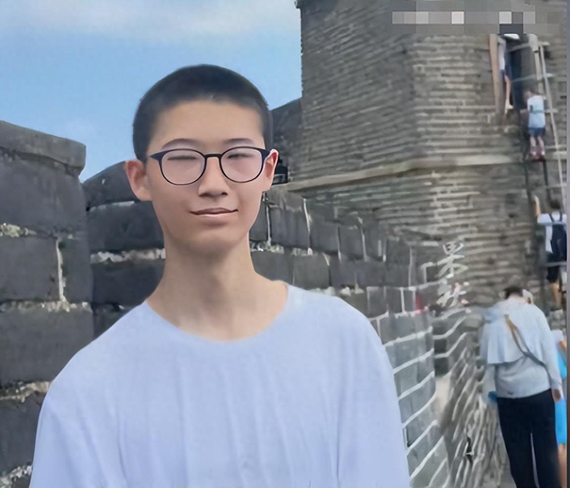 苍山失联男孩夏令营清空社交账号关于苍山失联男孩夏令营及其清空社交账号的背后故事